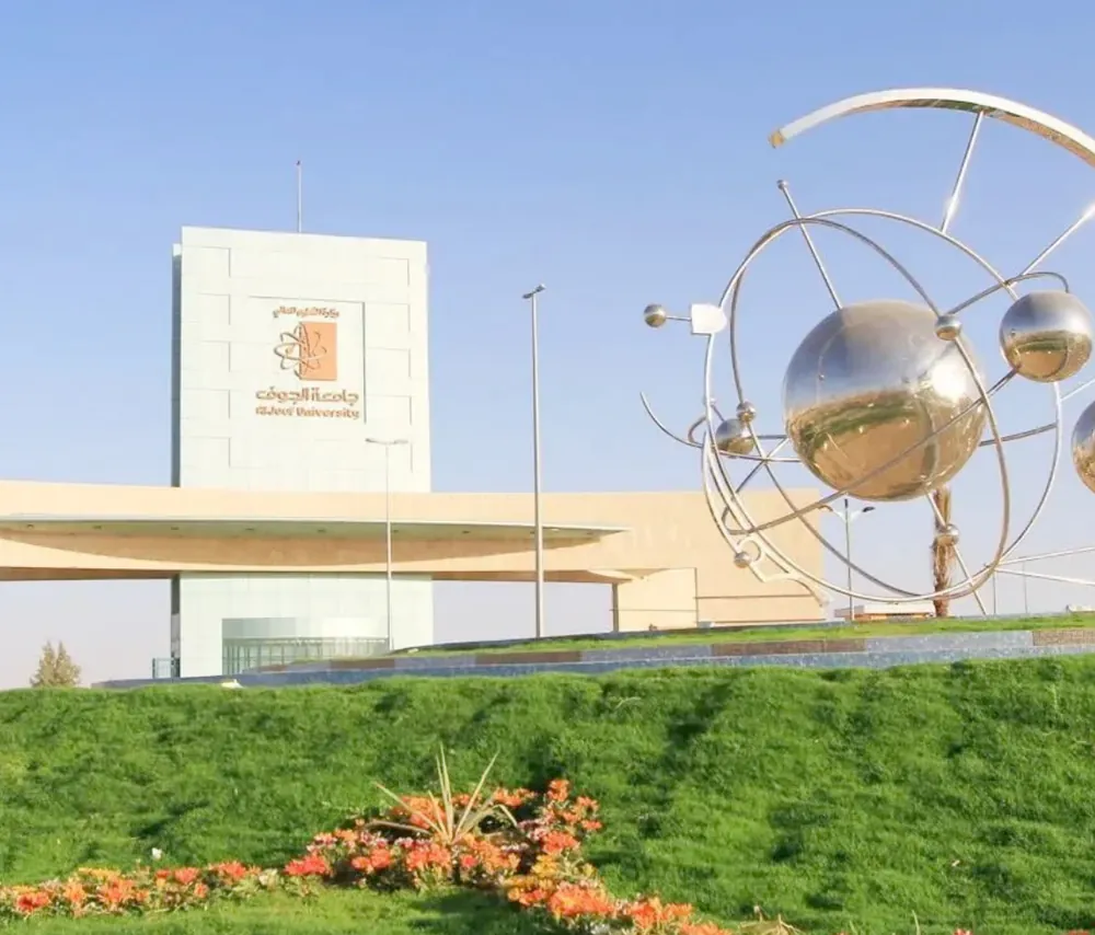إنارة ممرات المدينة الجامعية وتظليلها