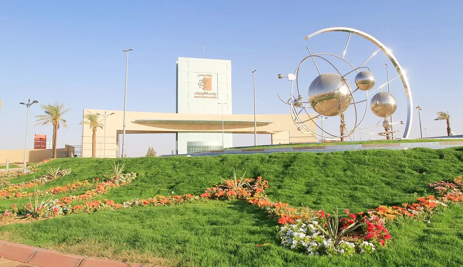 إنارة وتظليل ممرات المدينة الجامعية